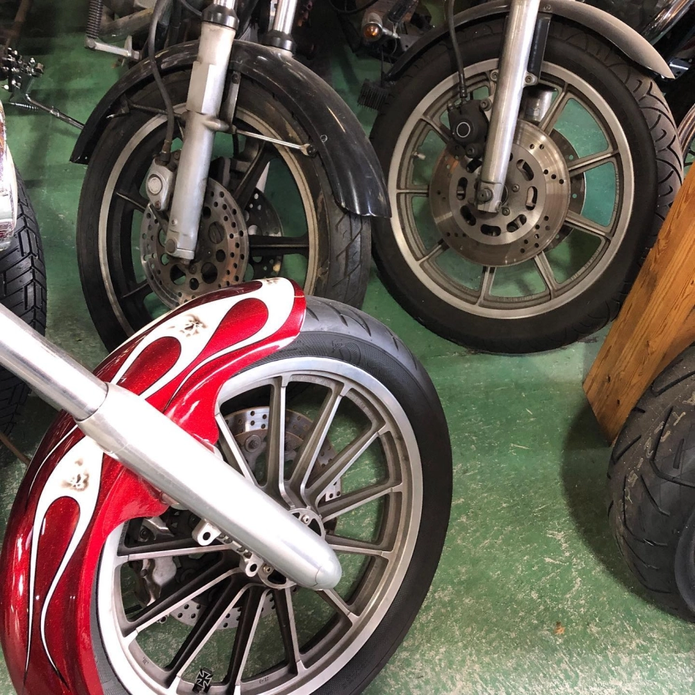 Mâm đúc xe mô tô custom đa chấu cổ điển sáng bóng rất đẹp mắt