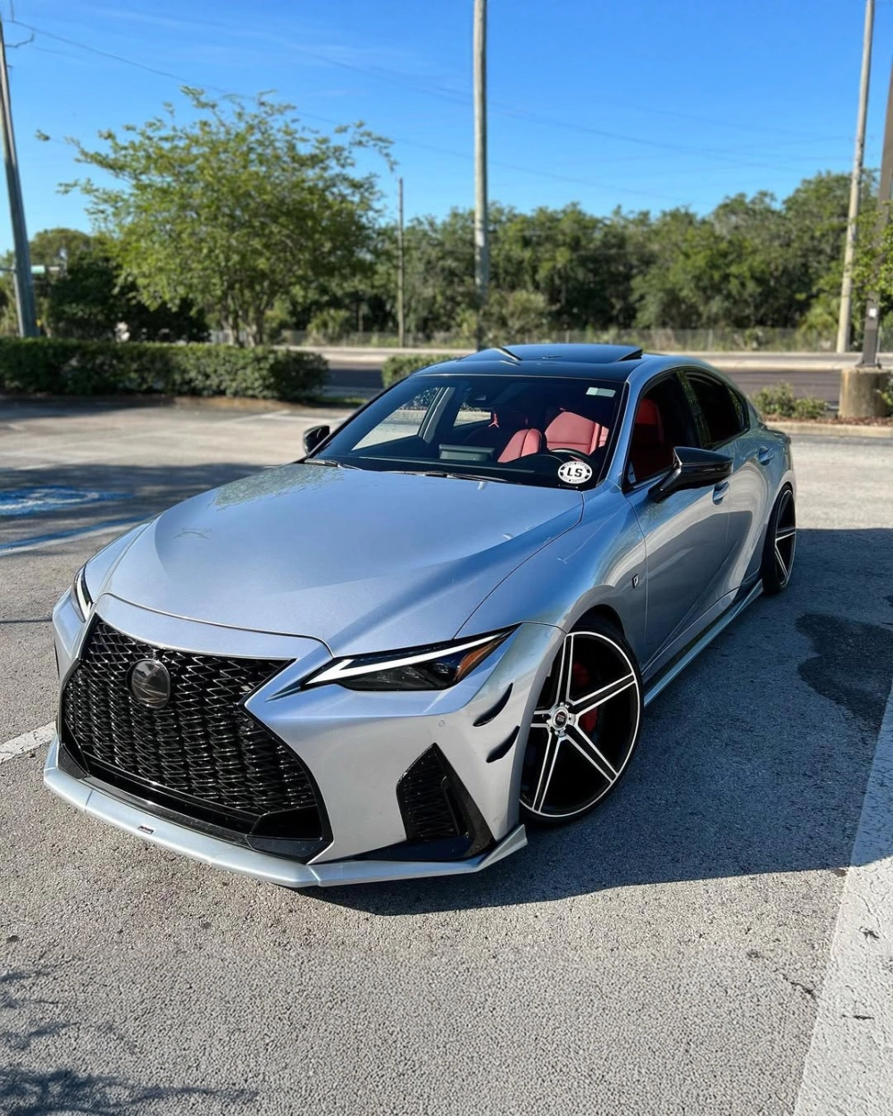 Xe Lexus bạc độ mâm đúc 5 chấu kép thể thao kích thước lớn đẹp