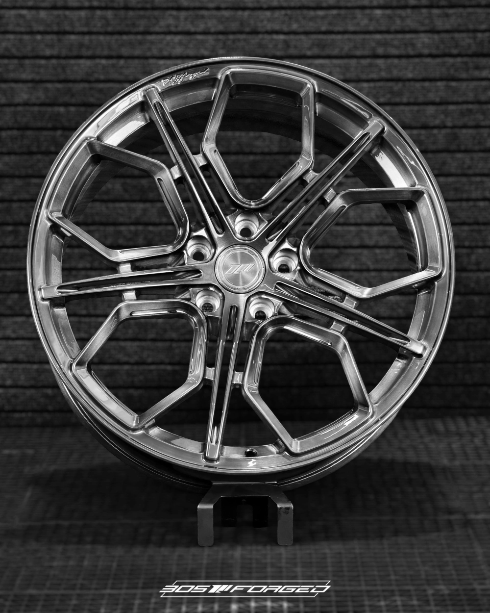 Mâm 305 Forged 5 chấu kép màu xám chì thiết kế mạnh mẽ