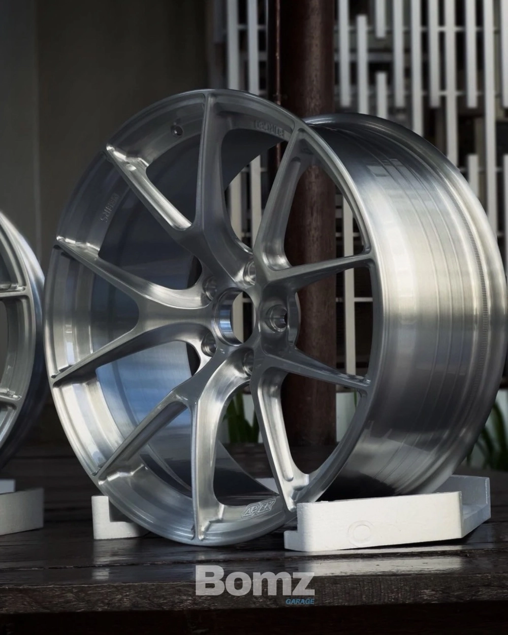 Mâm Forged 5 chấu chữ Y màu bạc thiết kế lõm sâu ấn tượng