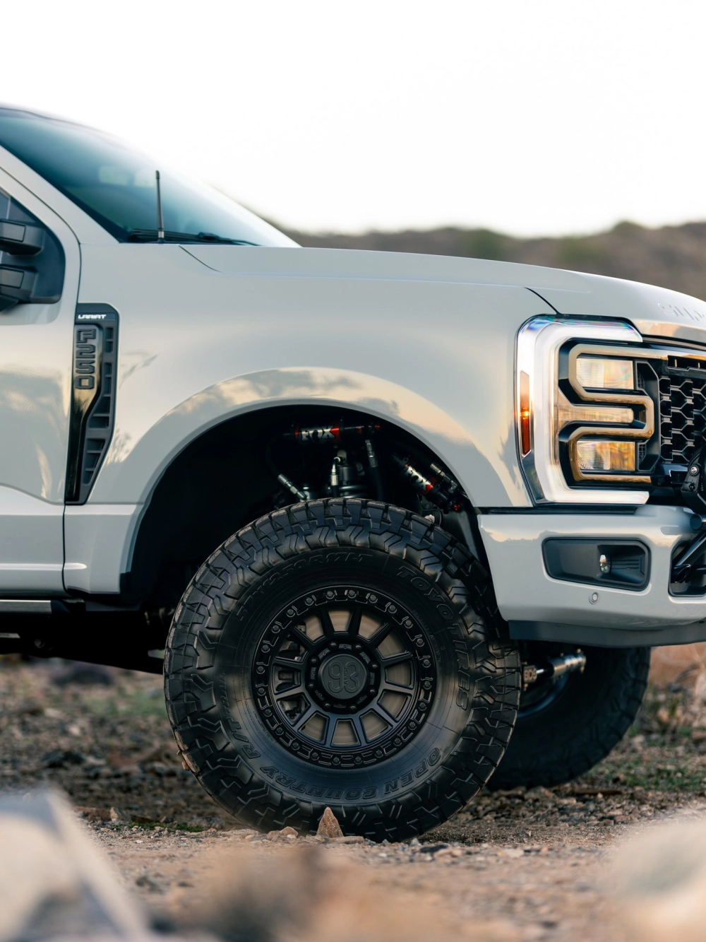 Xe bán tải độ mâm Forged Offroad đen nhám đi lốp gai hầm hố