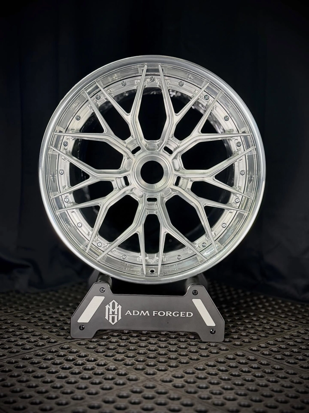 Mâm ADM Forged thiết kế đa chấu màu bạc độ xe cực tinh xảo