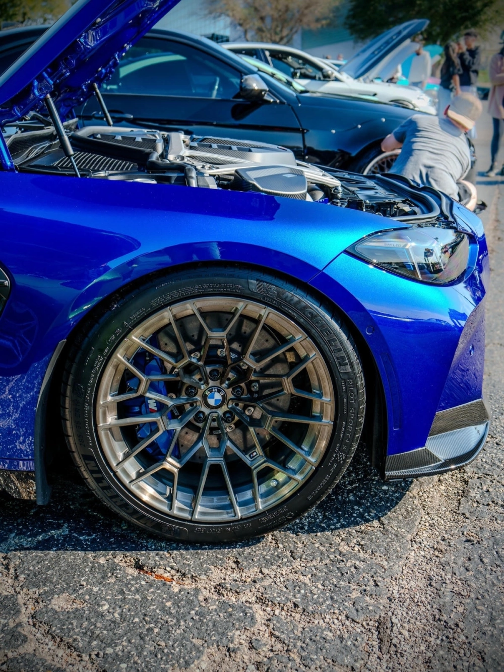 Xe sang độ mâm Forged thiết kế lưới tổ ong màu titan bắt mắt