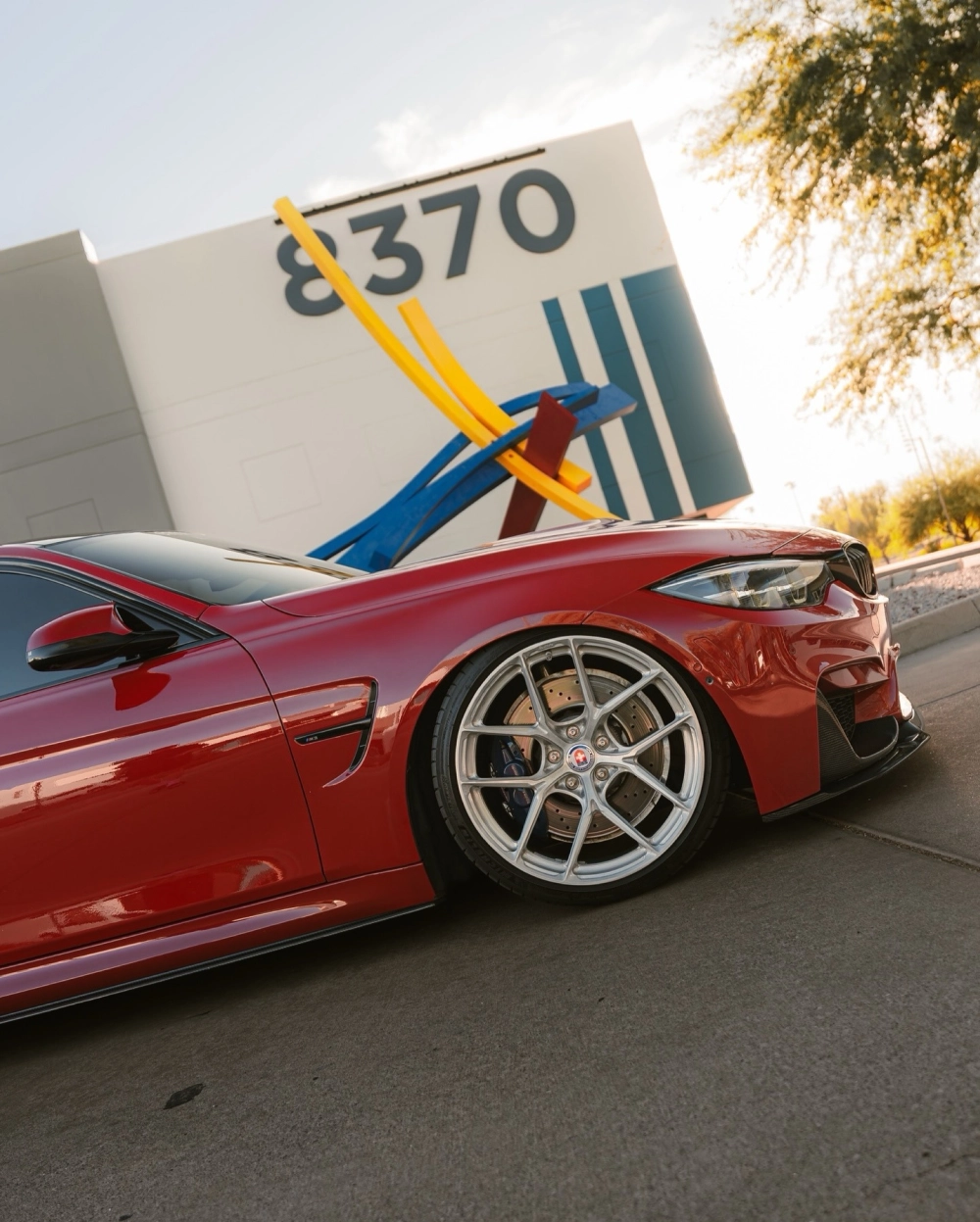 BMW M3 màu đỏ nổi bật độ mâm HRE bạc thiết kế đậm chất chơi