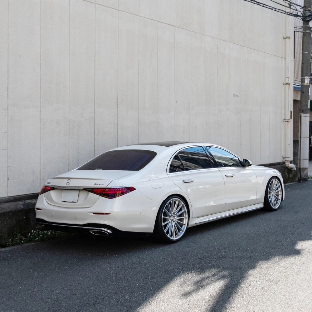 Mercedes S-Class trắng độ mâm HRE đa chấu bạc vẻ đẹp lịch lãm