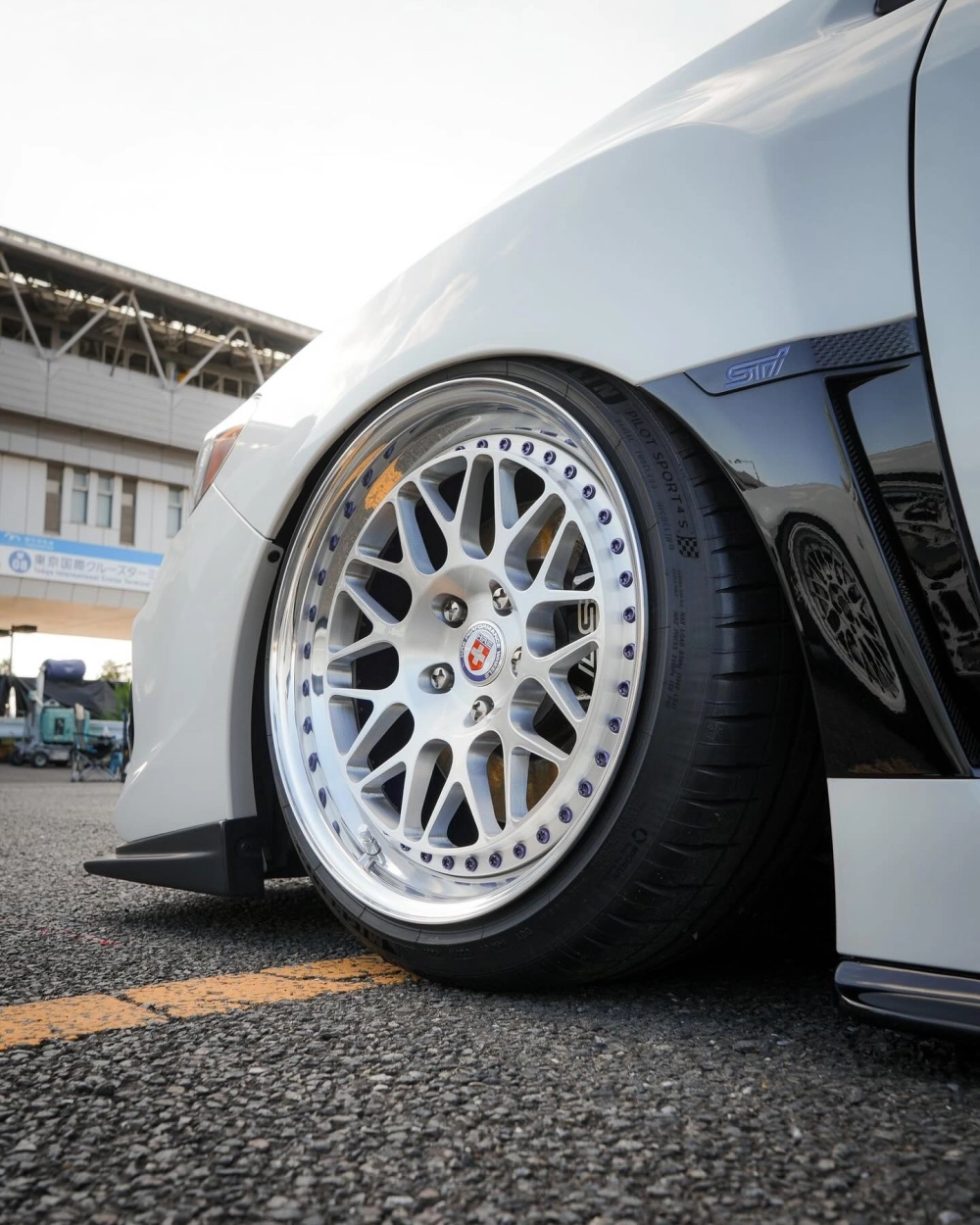 Subaru WRX độ mâm HRE lưới bạc viền đinh tán sắc nét đẹp