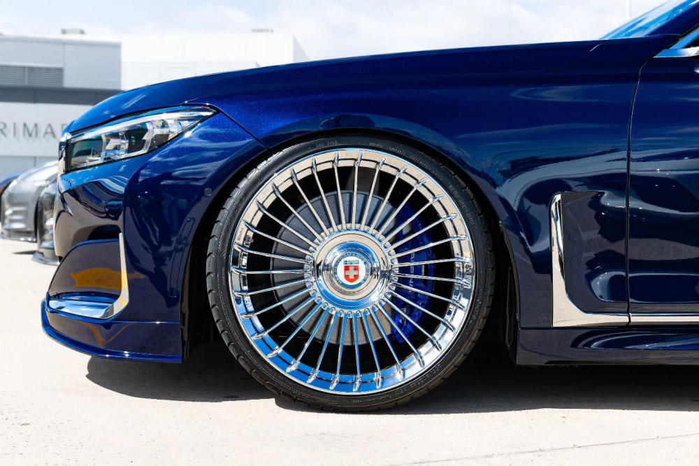 Xe sang màu xanh độ mâm HRE nan hoa mạ chrome đẳng cấp VIP