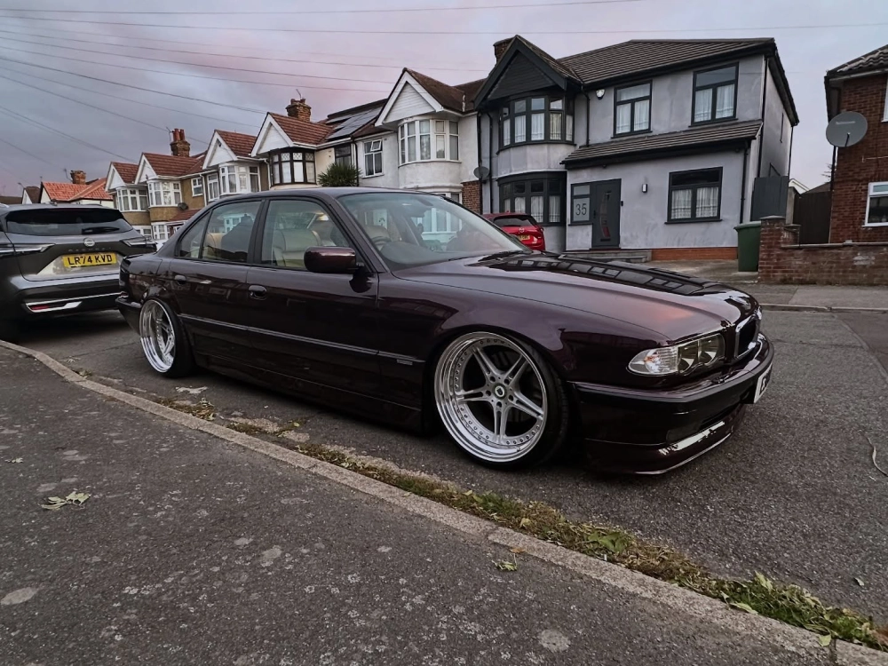 Sedan hạng sang độ mâm lồi 5 chấu cổ điển cực chất