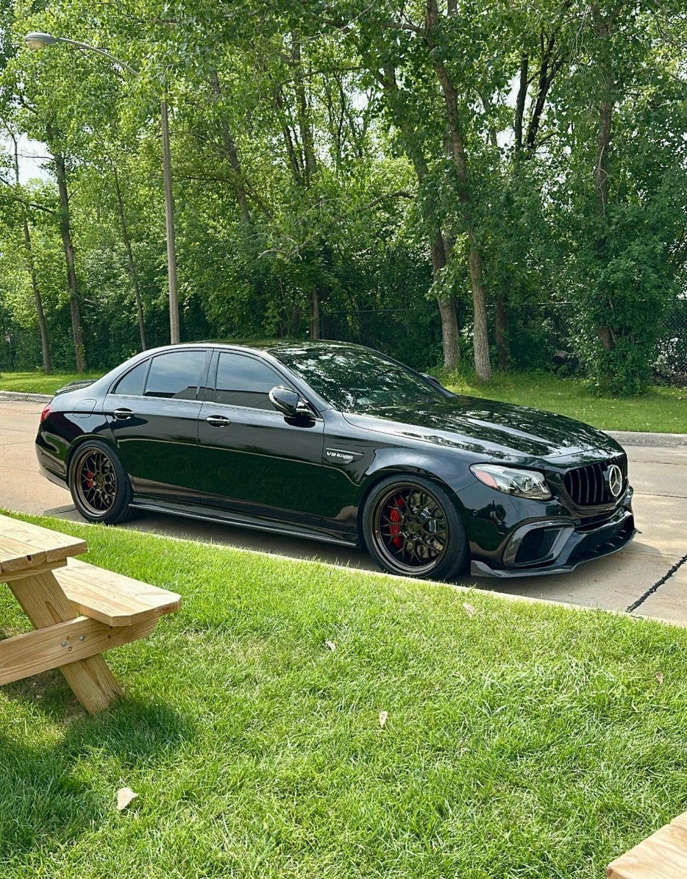 Xe Mercedes E-Class độ mâm Mercedes AMG đa chấu màu đồng thể thao