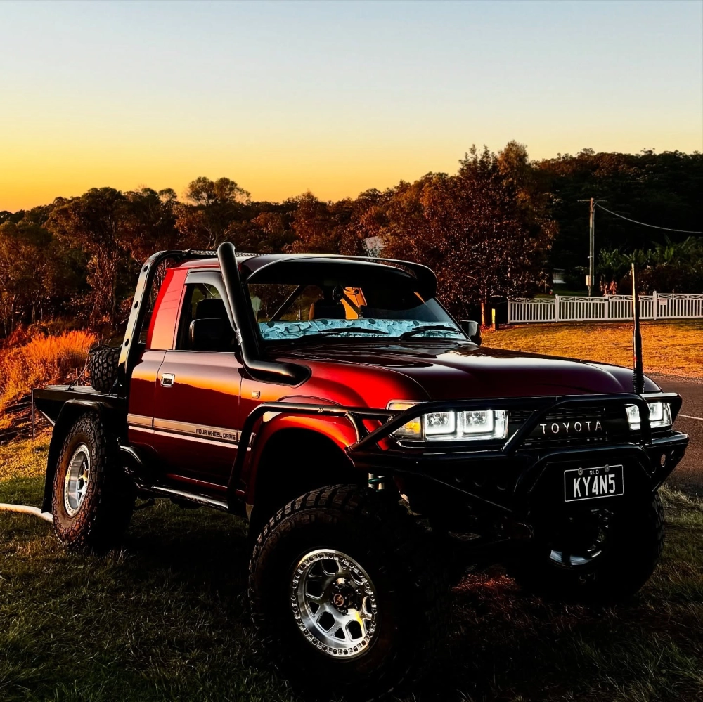 Toyota Land Cruiser đỏ độ mâm Offroad mạ bóng đẹp xuất sắc