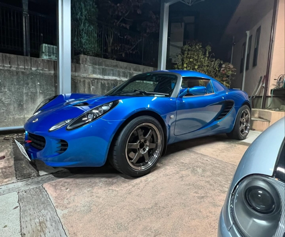 Xe Lotus độ mâm TE37 màu ghi xám thiết kế đậm chất khí động học