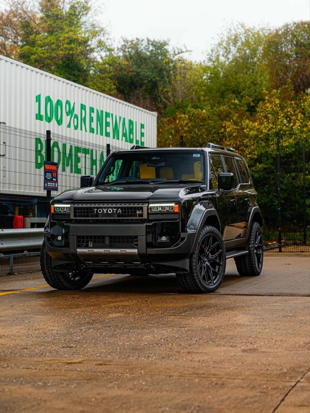 Xe BMW đen mờ độ mâm Vossen màu bạc thiết kế thể thao sang trọng