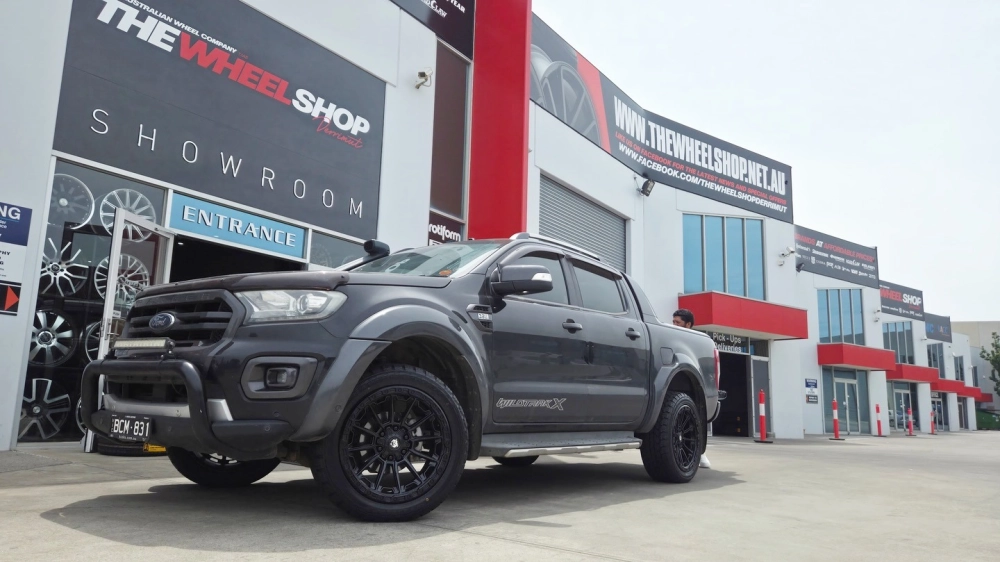 Tham khảo mâm xe kia k3 độ phong cách thể thao đen mạnh mẽ hầm hố