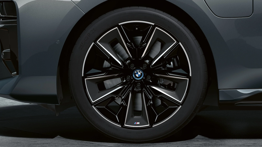 Xe Fadil độ mâm xương cá đen mờ kẹp phanh đỏ đậm chất đua