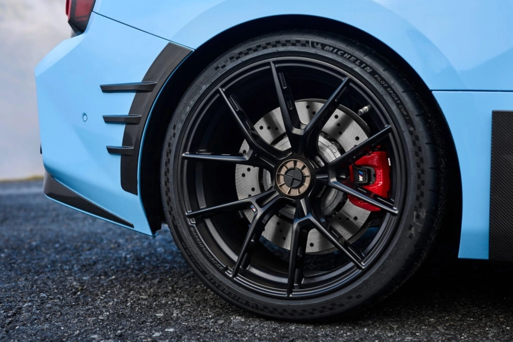 Chi tiết mâm xương cá màu đen độ xe Fadil phong cách thể thao