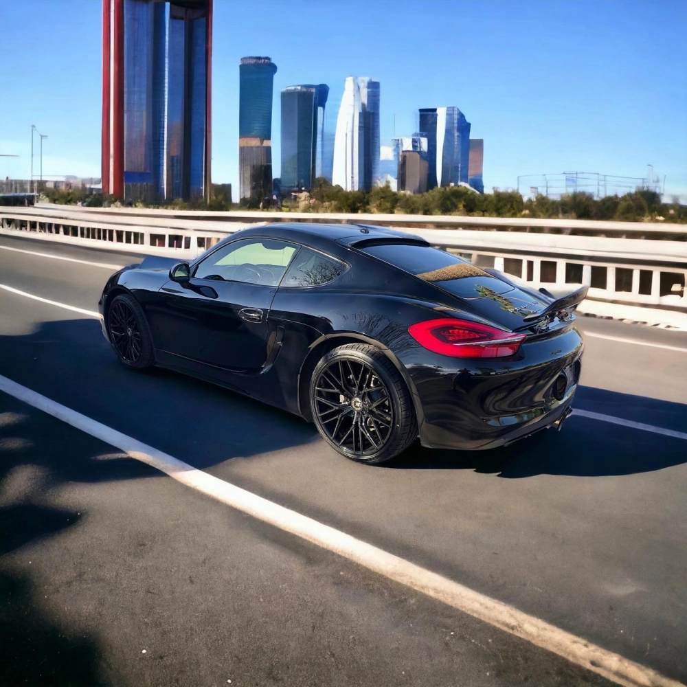 Xe màu xanh độ mâm xương cá đen bóng tạo điểm nhấn ấn tượng