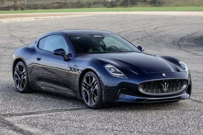 Trải nghiệm xe maserati ghibli tốc độ cao và tinh tế