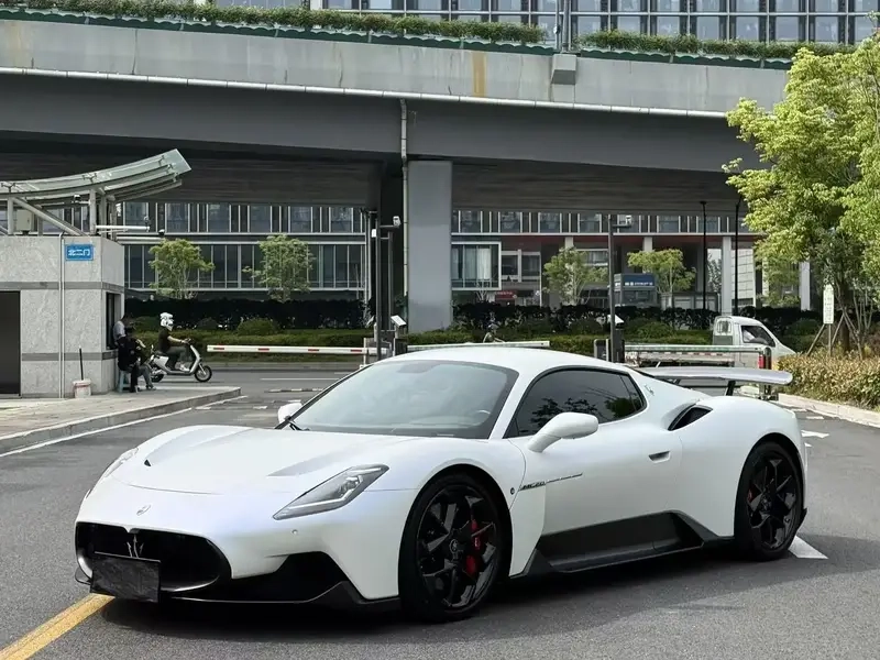 Ảnh xe Maserati mc20 góc nhìn tổng quan rõ ràng