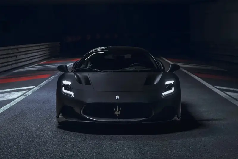 Ảnh xe Maserati mc20 nhận diện thương hiệu mạnh mẽ