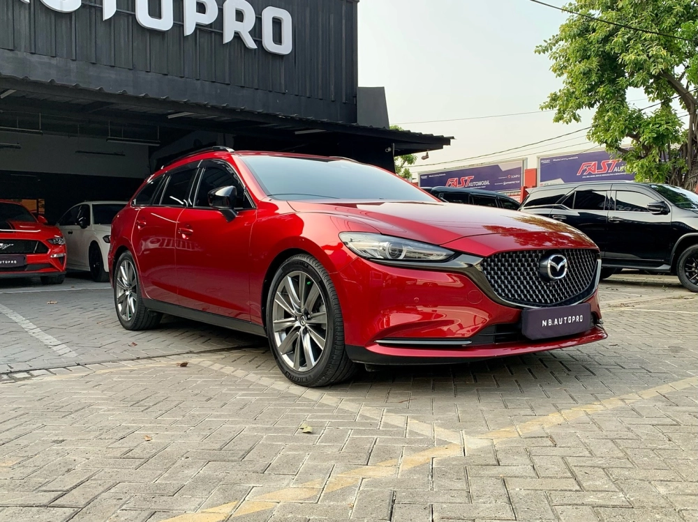 Mazda 6 độ mâm dáng wagon màu đỏ lắp vành đa chấu thể thao