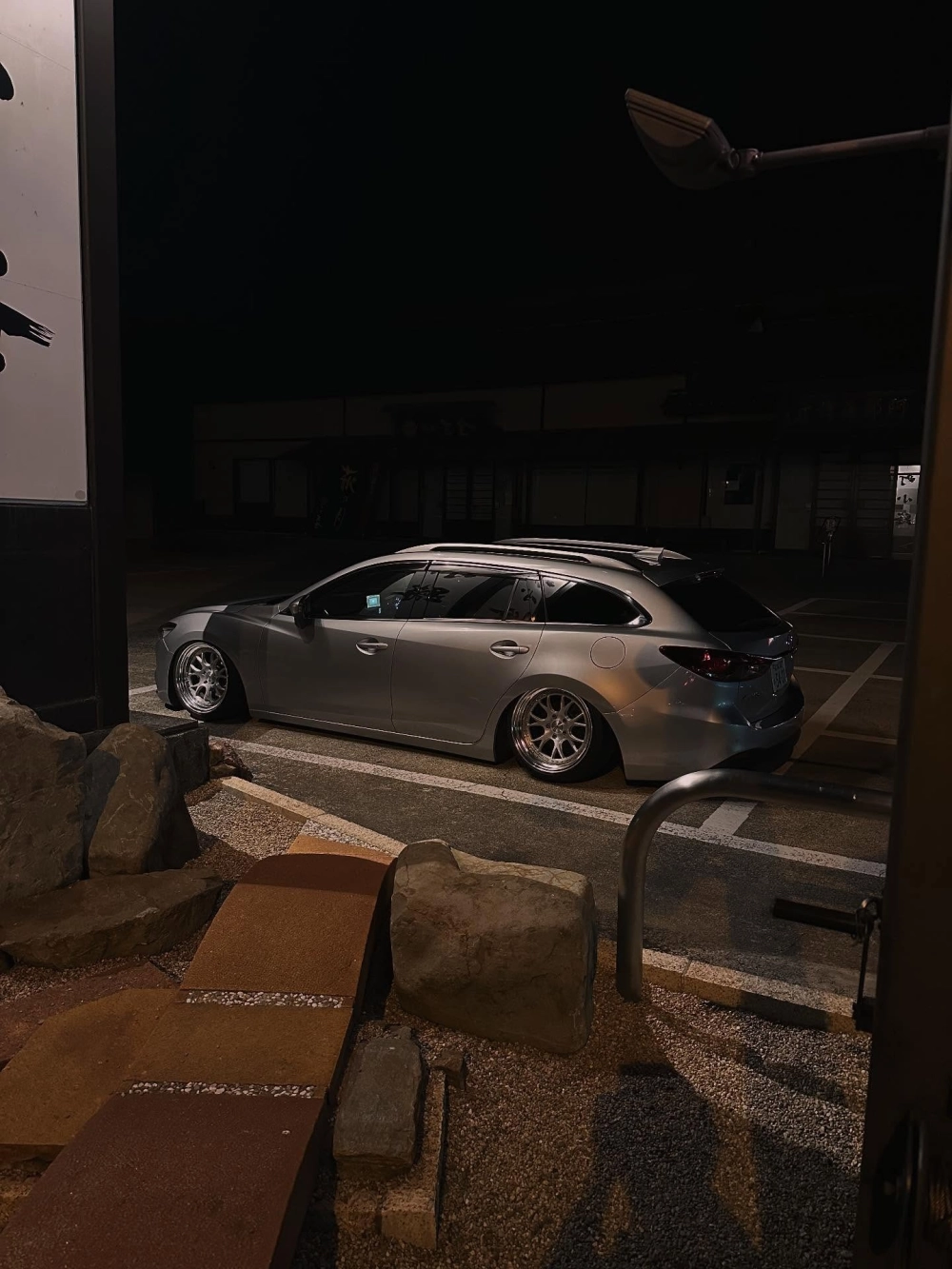 Mazda 6 độ mâm phong cách Wagon hạ gầm chụp đêm cực chất