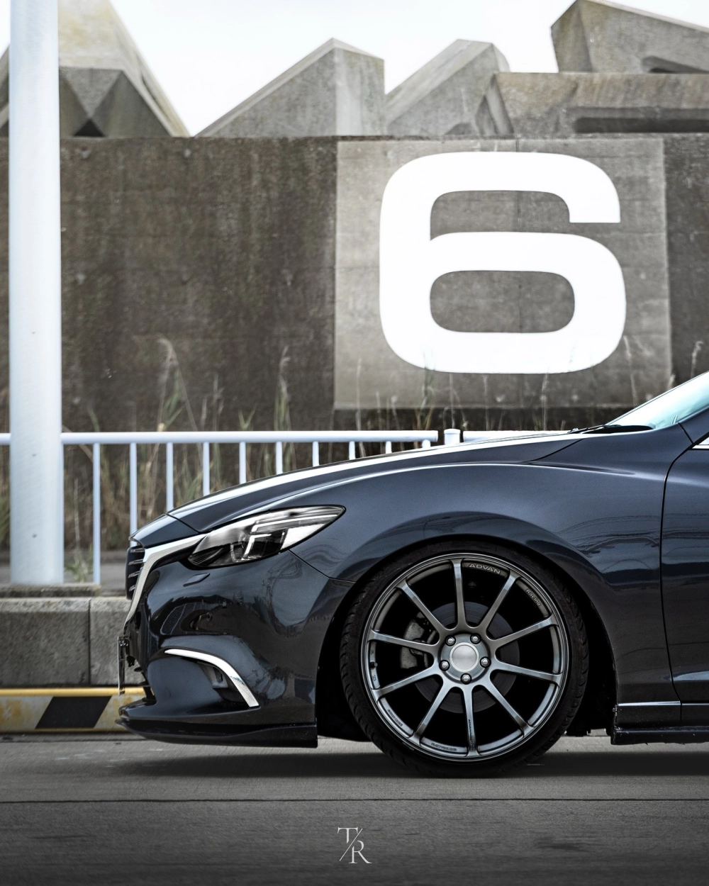 Cận cảnh bánh trước Mazda 6 độ mâm thể thao đa chấu mỏng