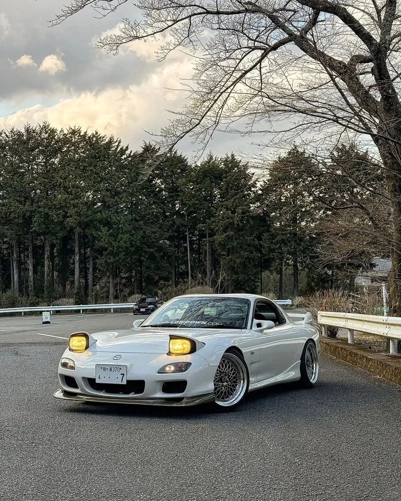 Phong cách JDM đậm chất Mazda RX7 phong cách JDM