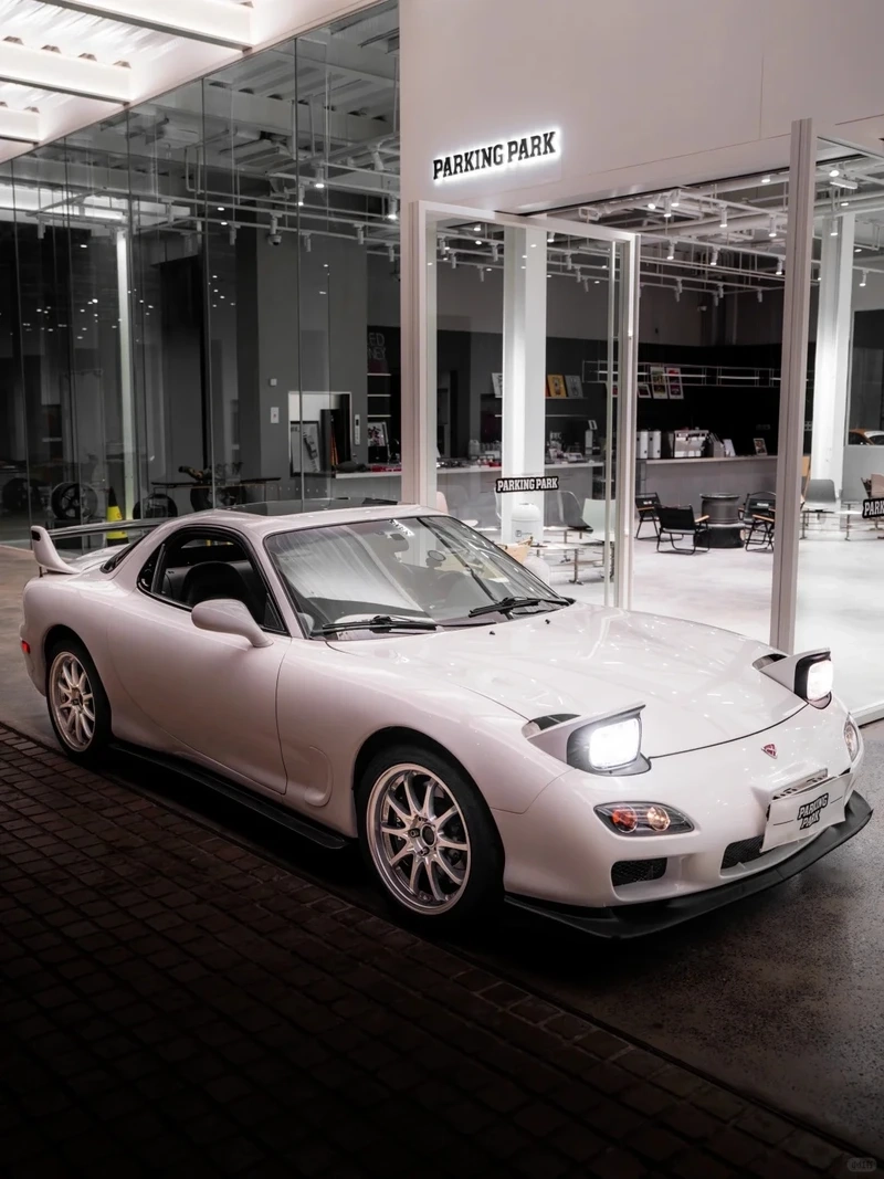 Cá tính nổi bật mỗi ngày Mazda RX7 cá tính