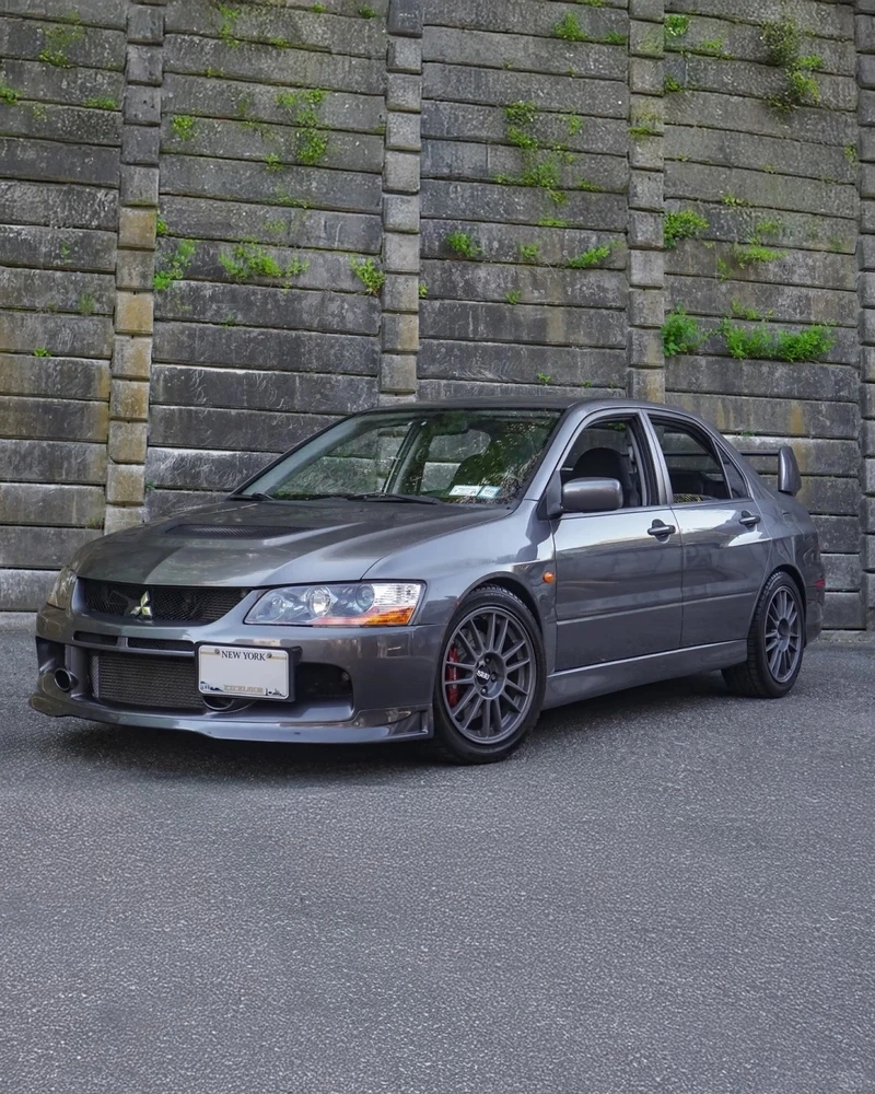 Động cơ uy lực với Mitsubishi Lancer Evolution động cơ mạnh mẽ