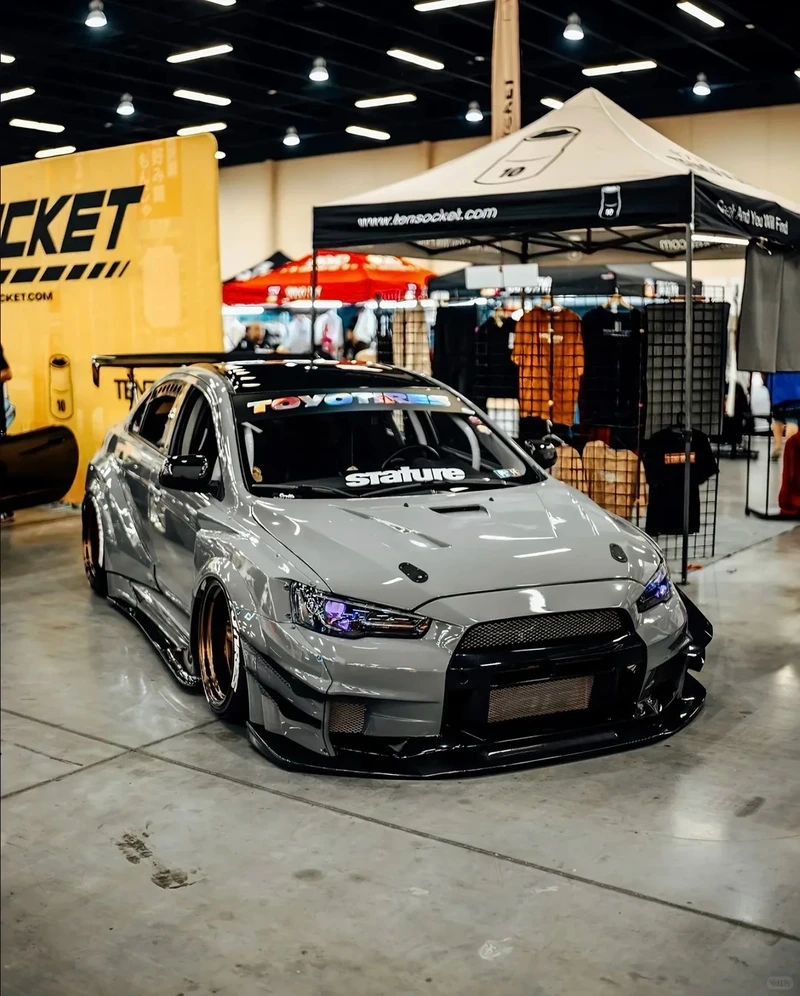 Tỏa sáng trên phố với Mitsubishi Lancer Evolution trên đường phố