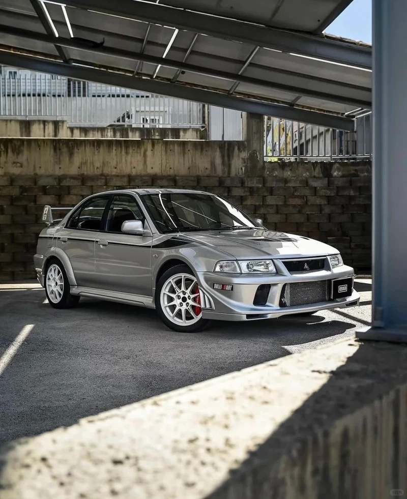 Mitsubishi Lancer Evolution xe thể thao đẹp
