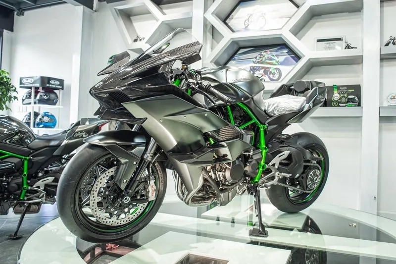 So sánh Ninja H2R và Hayabusa