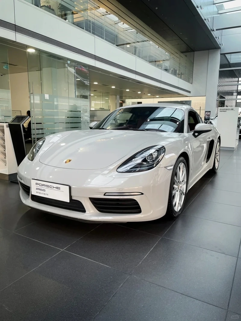 Xe thể thao mạnh mẽ đầy phong cách Porsche 718 thể thao