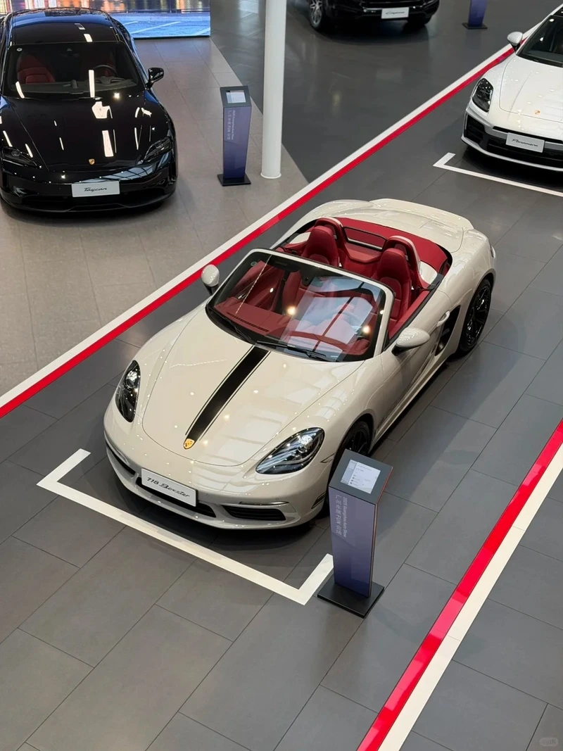 Mui trần phóng khoáng cực chất Porsche 718 mui trần