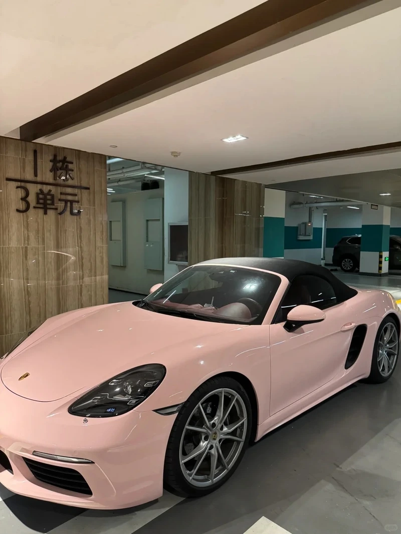 Phiên bản Boxster sang trọng Porsche 718 Boxster