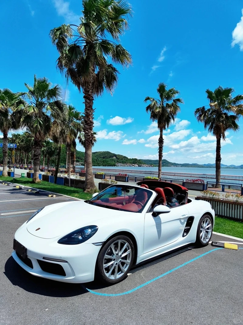 Porsche 718 phong cách thể thao