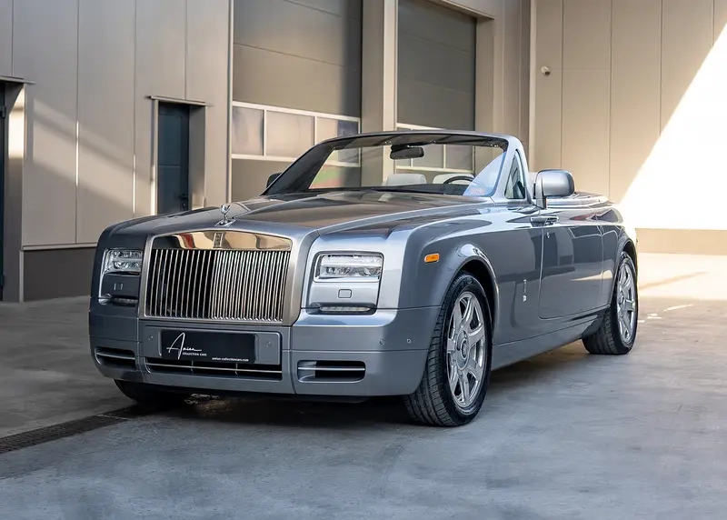 Ảnh xe rolls royce quyền lực toát lên uy thế lớn
