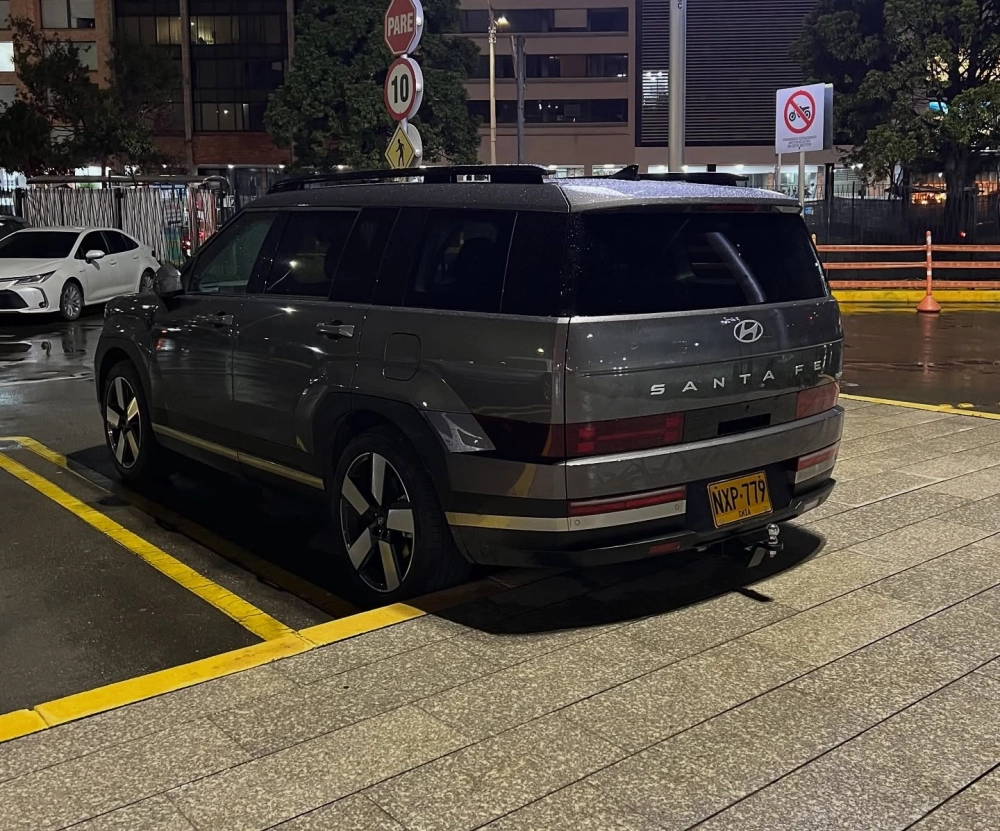 SantaFe độ mâm đúc 5 chấu kép màu xám xe màu nâu đồng đẹp