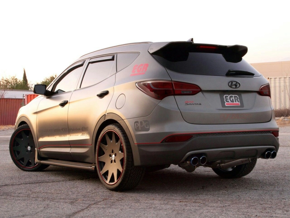 SantaFe độ mâm màu đồng viền đỏ phong cách độc đáo lạ