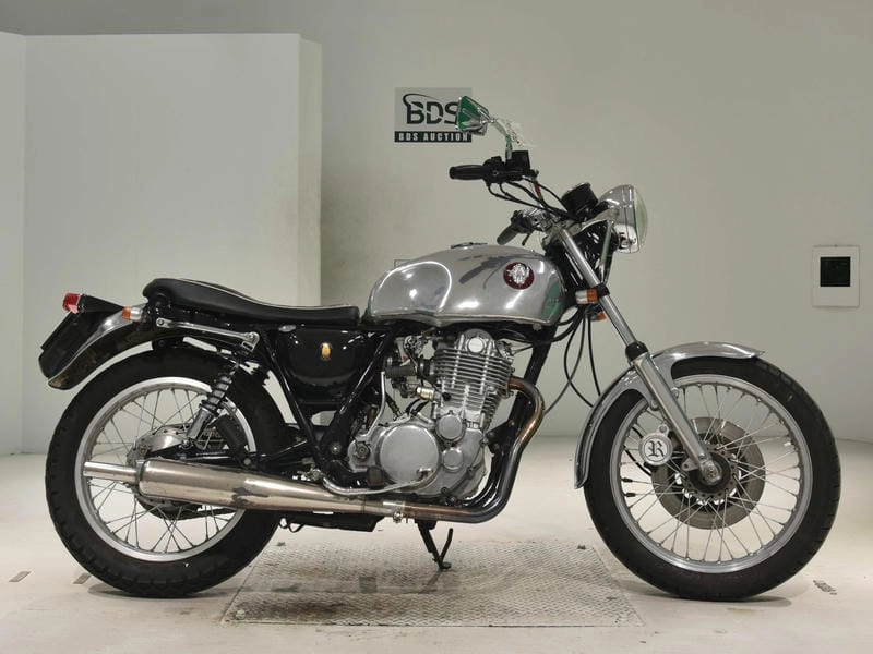 Ảnh moto classic đậm dấu ấn phong trần cổ điển