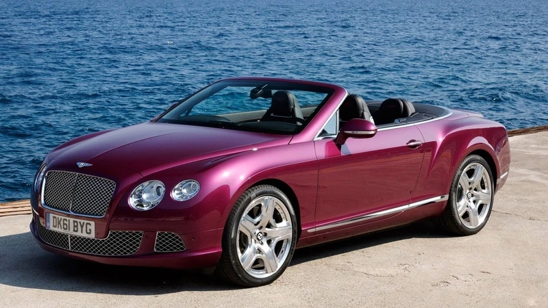 Phong cách năng động với xe mui trần 2 cửa