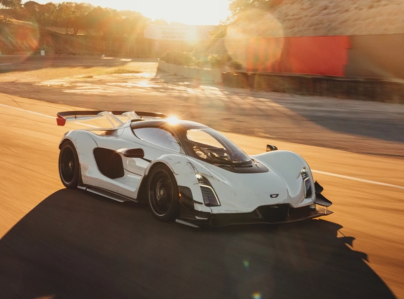 Tinh thần Mỹ hừng hực với xe thể thao đẹp phong cách Mỹ