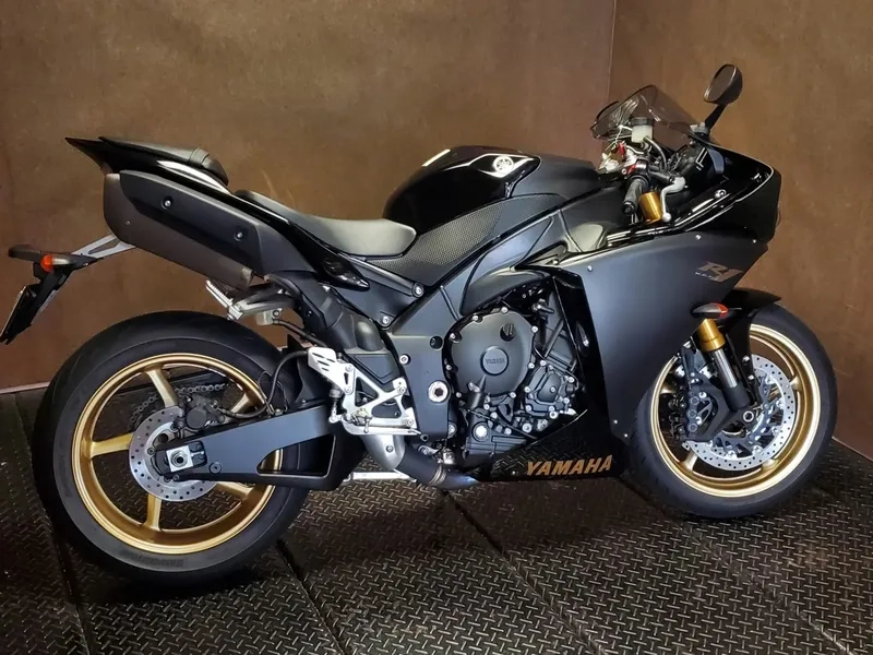 Yamaha R1 2015 đời cũ huyền thoại