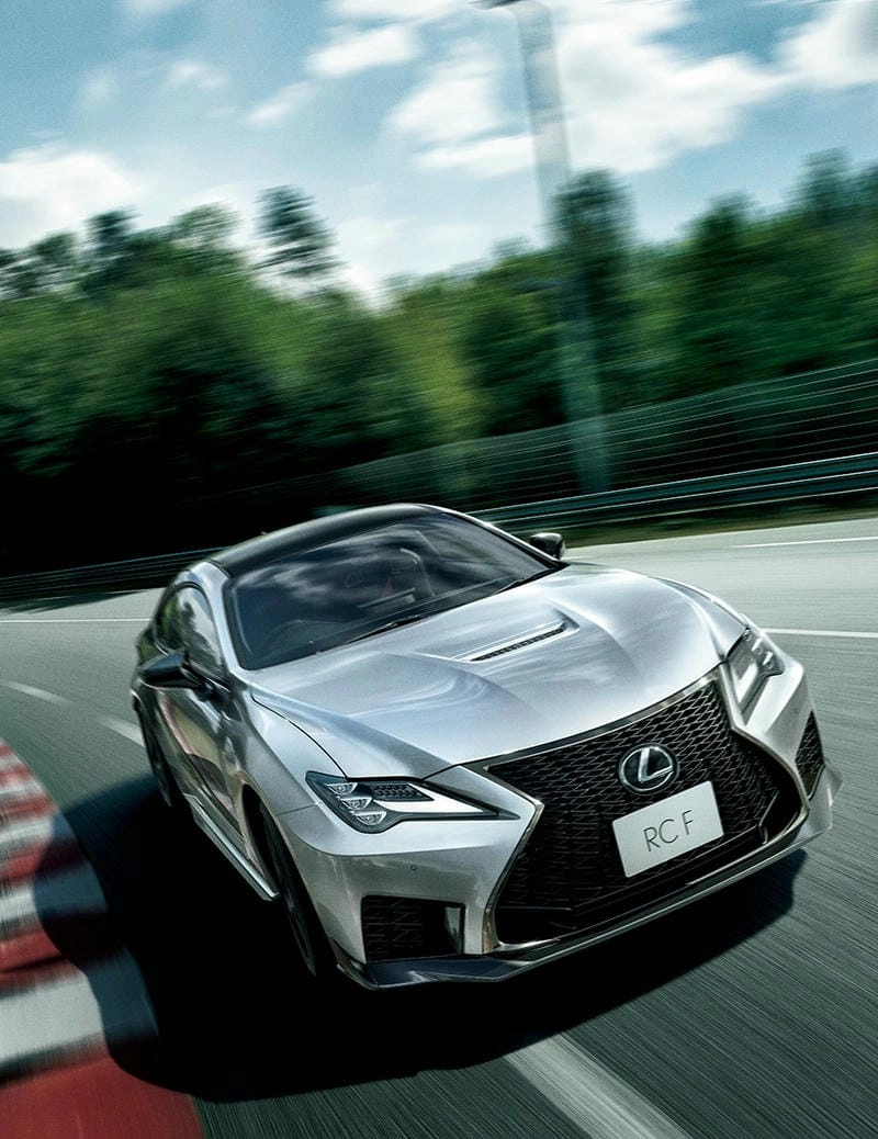 Lexus RC F đánh giá nhờ nội thất cao cấp và cảm giác lái mạnh mẽ