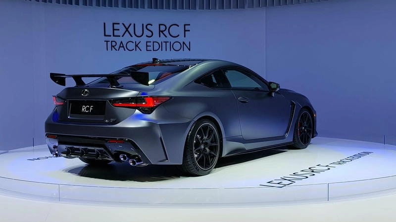 Lexus RC F nên mua không nếu bạn yêu V8 và xe coupe uy lực