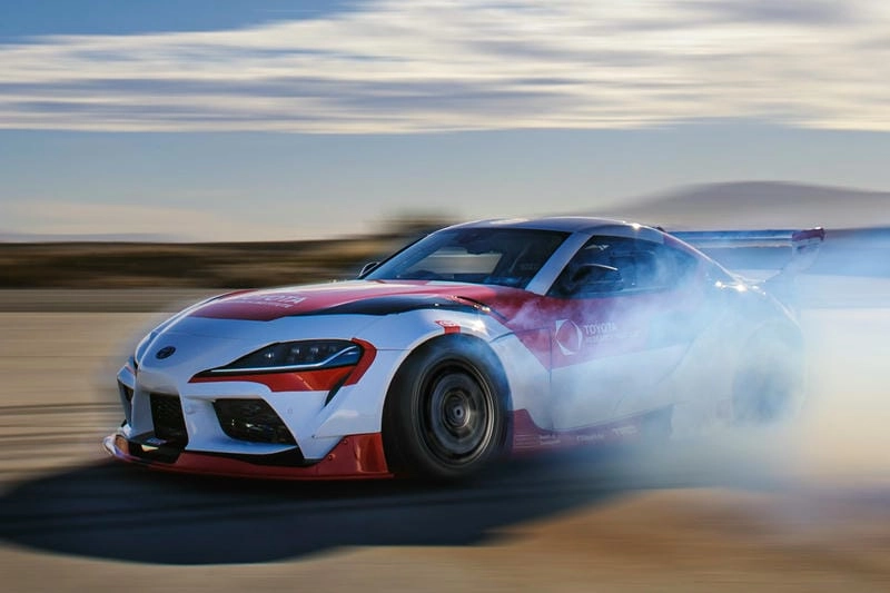 Kỹ thuật drift xe đua đòi hỏi độ chính xác