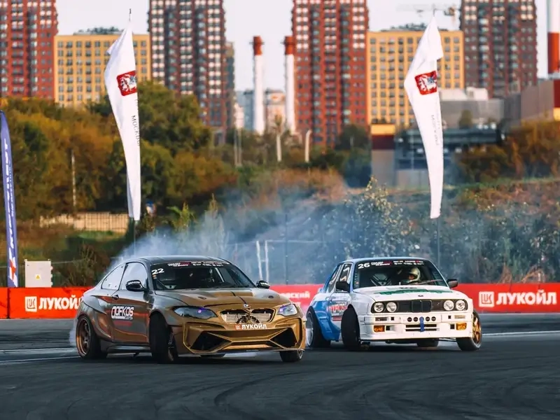 Xe drift bánh sau trượt đầy uy lực