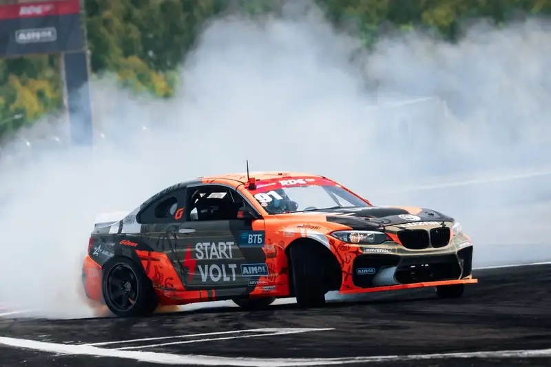 Trình diễn drift siêu xe thu hút mọi ánh nhìn