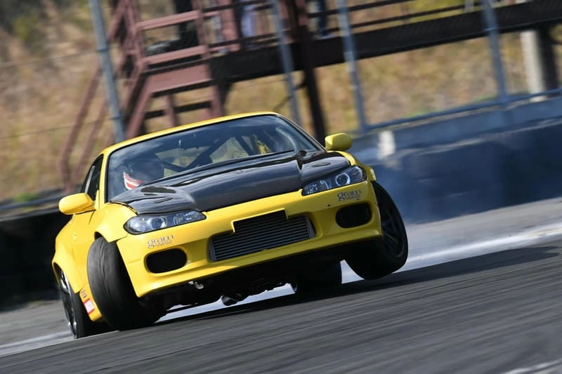 Xe drift ôm cua gắt cực kỳ mãn nhãn