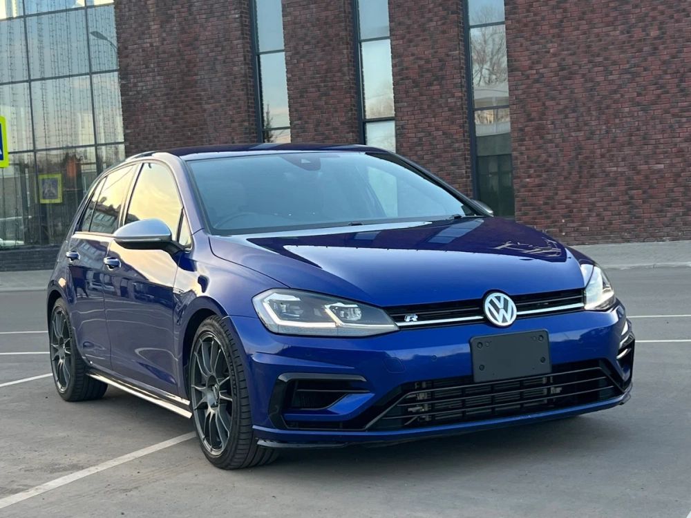 Xem bài viết chuyên gia đánh giá Volkswagen Golf R chi tiết